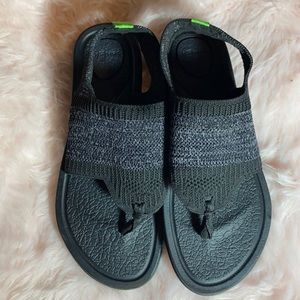 Sanuk stretchy sandals sz 8
